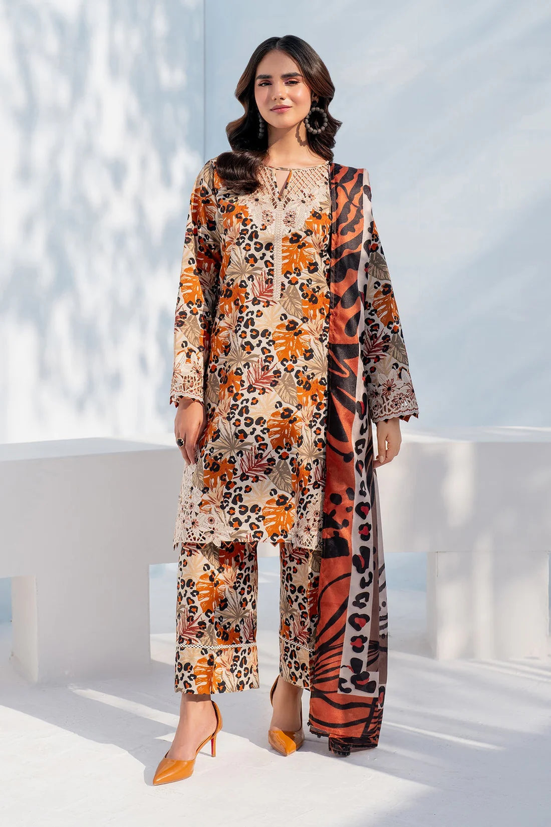 3PCS BAROQUE KARANDI PRINTED SHIRT WITH KARANDI PRINTED DUAPTTA AND TROUSER Winter Collection ULM - 1702
