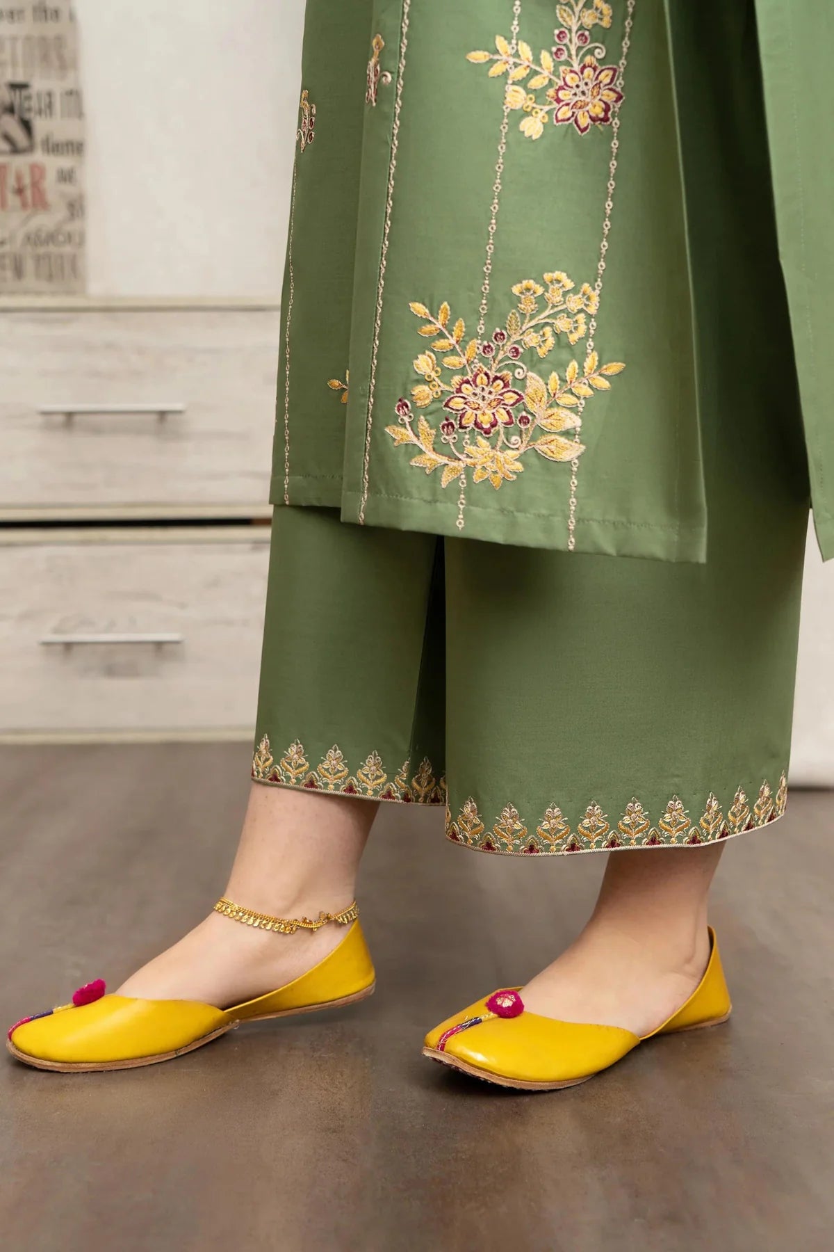 3PCS Urge Embroidered Winter Collection URW-721