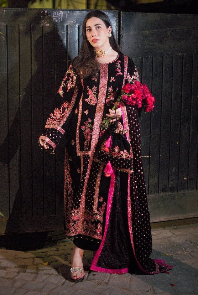 3PCS Embroidered Velvet Dress with Embroidered Dupatta Velvet Winter Collection 7007