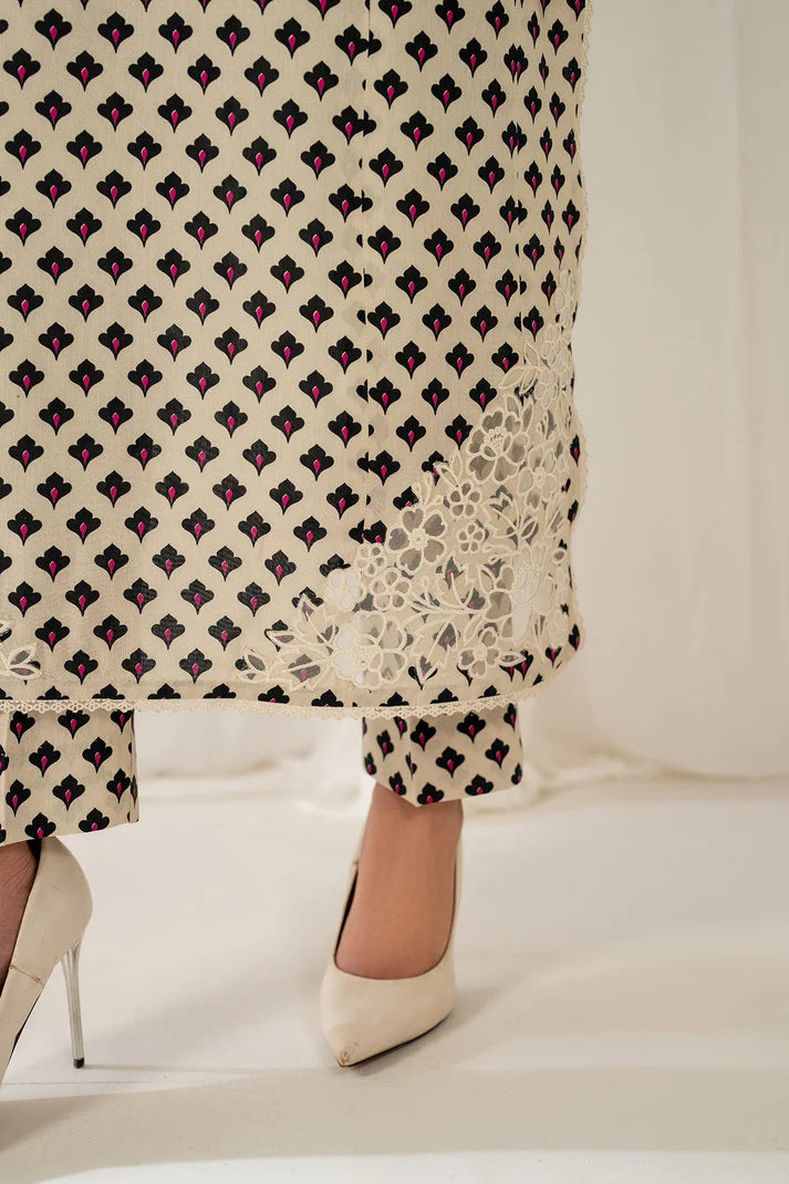 3PCS BAROQUE KARANDI PRINTED SHIRT WITH KARANDI PRINTED DUAPTTA AND TROUSER Winter Collection ULM - 1703