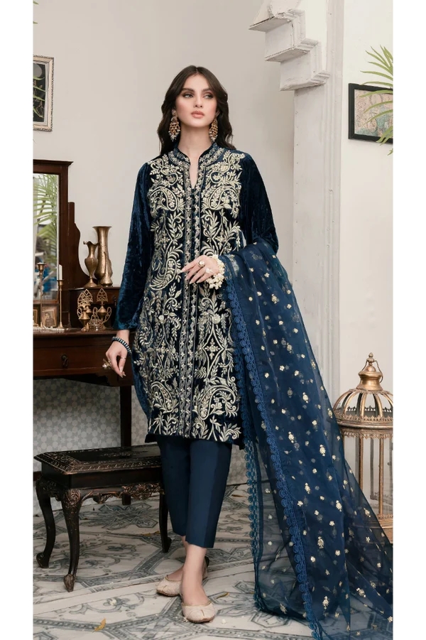 3PCS Embroidered Velvet 3-Piece Dress with Embroidered Organza Velvet Winter Collection 3055