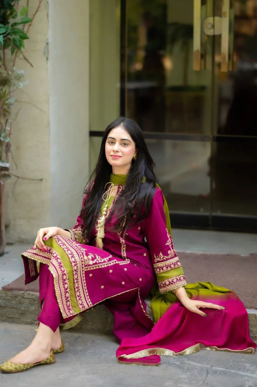 3PCS Omal By Komal Linen Embroidered With Chiffon Dye N Dye Dupatta Winter Collection ULM-1311