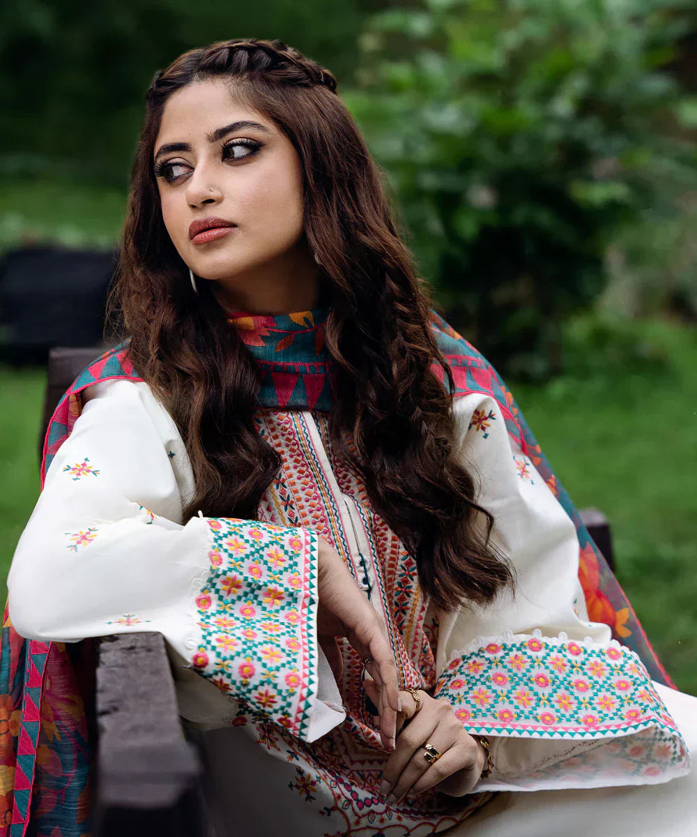 Lawn-3PC Embroidered Shirt with Digital Printed Jacquard Dupatta BU-5148