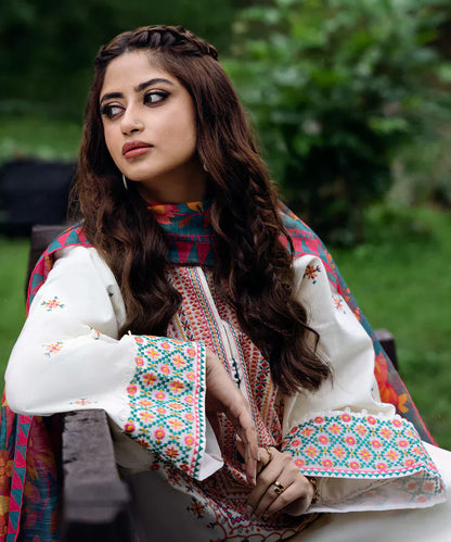 Lawn-3PC Embroidered Shirt with Digital Printed Jacquard Dupatta BU-5148