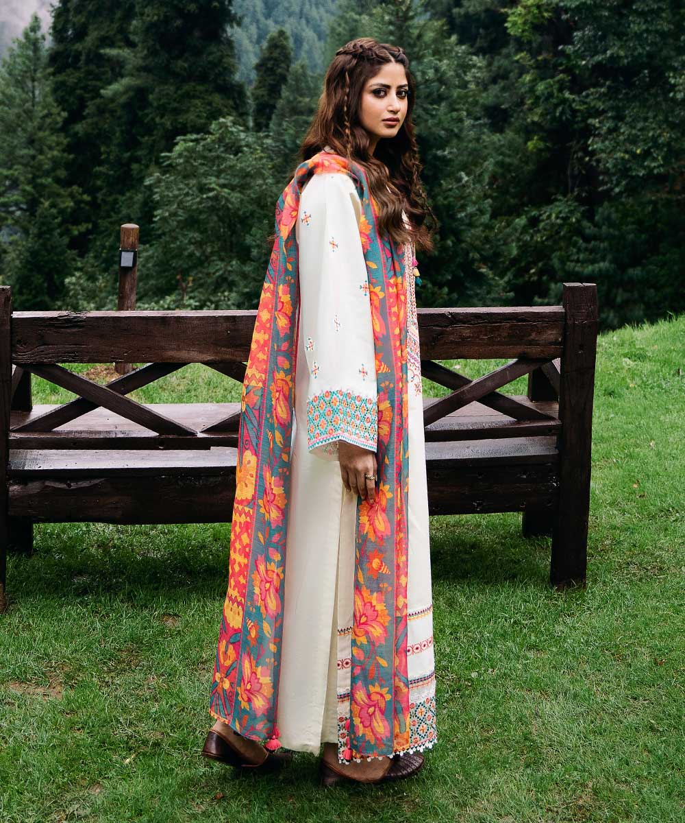 Lawn-3PC Embroidered Shirt with Digital Printed Jacquard Dupatta BU-5148